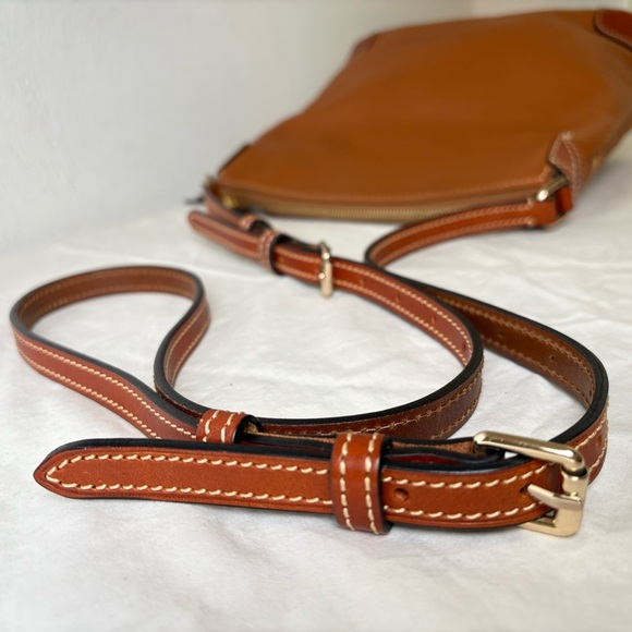 Dooney & Bourke Pebbled Leather Cognac Camel Tan Brown Crossbody Bag Purse - Picture 3 of 16